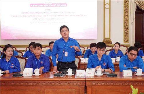 Anh Phan Quốc Thái, Phó Bí thư Ban Cán sự Đoàn Đại học Quốc gia TP Hồ Chí Minh phát biểu tham luận tại Diễn đàn "Không gian văn hóa Hồ Chí Minh".