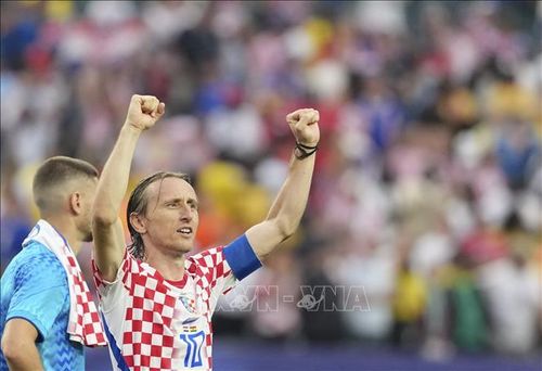 Đội trưởng Croatia Luka Modric mừng chiến thắng của đội nhà. Ảnh: THX/TTXVN