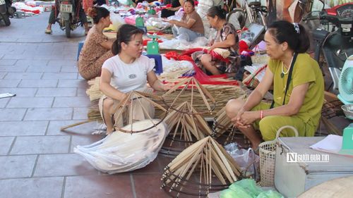 Khuôn làm nón chính "xương sống" tạo nên hình dáng của sản phẩm.