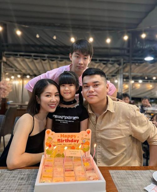 Sau gần một thập kỷ kết hôn, Lê Phương và Trung Kiên vẫn duy trì cuộc sống hôn nhân bình yên, cùng nhau cân bằng giữa công việc và gia đình.