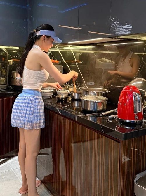 Trước đây, Phương Oanh dành tình yêu cho căn bếp.