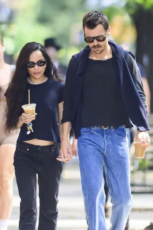 Zoë Kravitz và Harry Styles đang lên kế hoạch tổ chức một đám cưới riêng tư tại Anh vào dịp Giáng sinh năm nay.