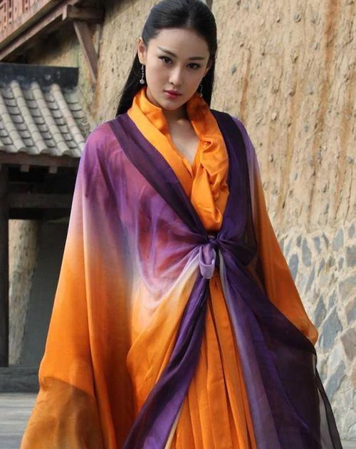Với ngoại hình quyến rũ và tính cách đầy tham vọng, Khang Mẫn luôn xem sắc đẹp là lợi thế lớn nhất để điều khiển người khác (Ảnh: Sohu).