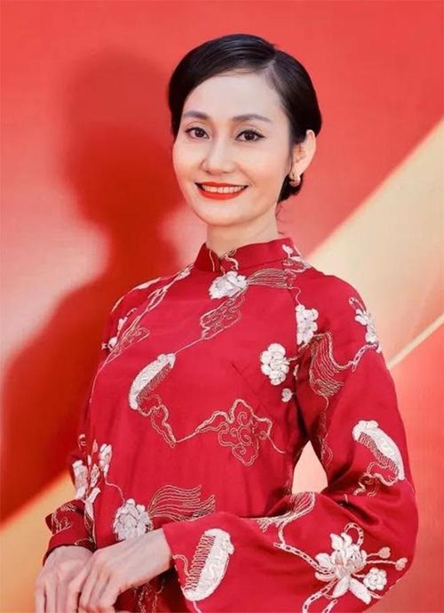 Nhiều người trông chờ vào sự kết hợp giữa Hoài Linh và Hạnh Thúy trong thời gian sắp tới.