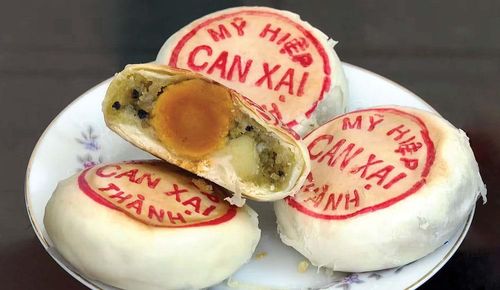 Can xại được xem là món bánh pía đầu tiên xuất hiện ở Vũng Thơm.