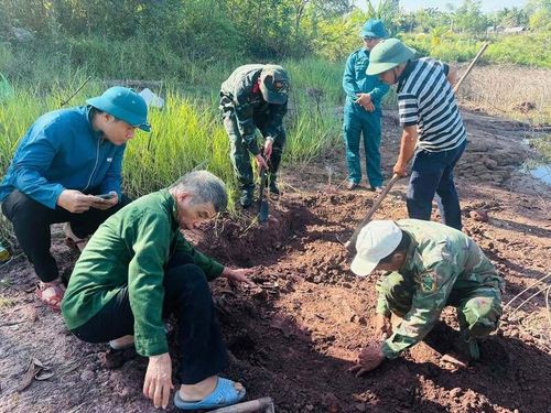 Nhờ nguồn tin từ người dân, nhiều hài cốt liệt sĩ đã được lực lượng chức năng tìm kiếm, quy tập nhanh chóng. Ảnh: Xã Phú Thuận