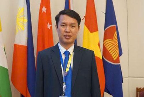 Tiến sĩ Vũ Quang Khuê có hơn 8 năm nghiên cứu chuyên sâu về vật liệu điện tử, chế tạo thiết bị điện tử thông minh, cụ thể là chế tạo các cảm biến bán dẫn ứng dụng trong sinh học (biosensor). Ông sở hữu bằng sáng chế độc quyền cho thiết bị kiểm tra nhanh thực phẩm do Cục Sở hữu trí tuệ cấp Bằng Sáng chế độc quyền; giải 3 Techfest Vocational 2019 khu vực Đồng bằng sông Hồng và Trung du miền núi phía Bắc cùng nhiều sáng kiến, giải thưởng về khoa học công nghệ cấp tỉnh.
