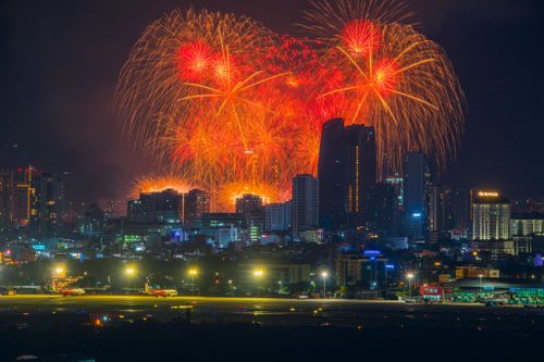Pháo hoa và âm nhạc hòa quyện nhịp nhàng, đưa khán giả đi qua nhiều cung bậc cảm xúc trong suốt phần thi của đội Úc. Ảnh: LÊ QUANG DIỆU
