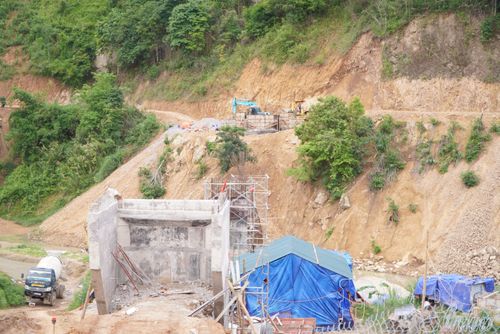 Cầu treo vào bản Bắng Chộc, xã Na Son tiến độ triển khai chậm.