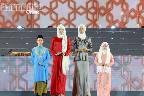 Vẻ đẹp của những thiếu nữ Chăm Hồi giáo Islam.