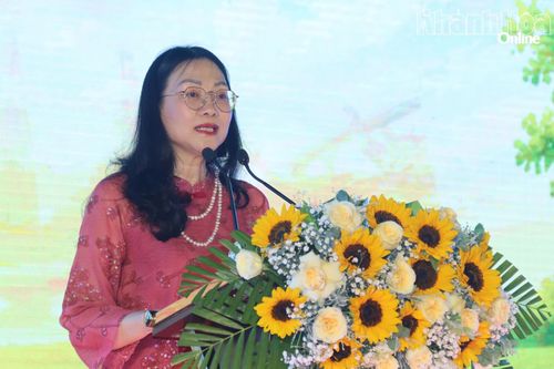 Bà Nguyễn Hằng Nga phát biểu bế mạc ngày hội.