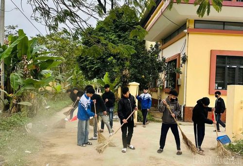 Công an xã Khánh Yên tổ chức các buổi lao động công ích, giáo dục thanh thiếu niên chưa ngoan.
