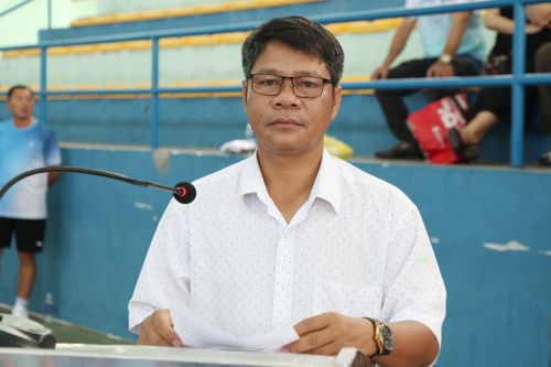 Đồng chí Điểu Ken, Phó Giám đốc, Chủ tịch Công đoàn Báo và PTTH Lâm Đồng phát biểu khai mạc hội thao