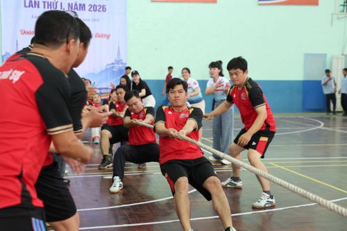 Các đội thi thể hiện tinh thần đoàn kết, thi đấu quyết liệt tại hội thao