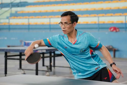 Vận động viên so tài ở môn bóng bàn