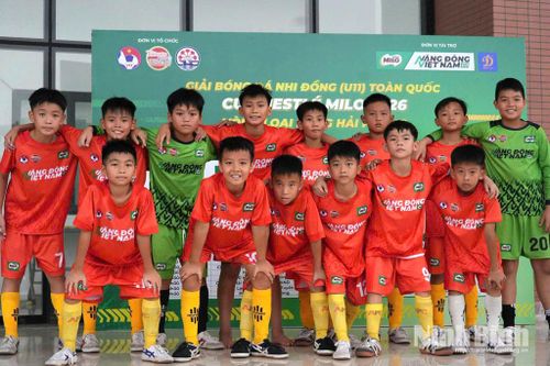 Các con trai của anh Tống Văn Minh được bố tạo điều kiện tham gia tập luyện, phát triển năng khiếu thể thao trong Câu lạc bộ bóng đá thiếu niên, nhi đồng 90 Dream. (Ảnh nhân vật cung cấp).