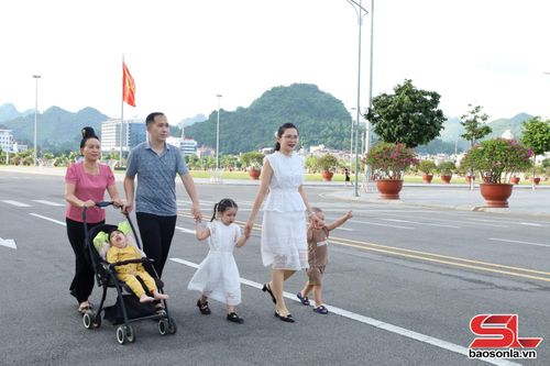 Gia đình bác sĩ Lò Thu Huyền được biểu dương là Gia đình công nhân, viên chức, lao động tiêu biểu toàn quốc giai đoạn 2021-2026.