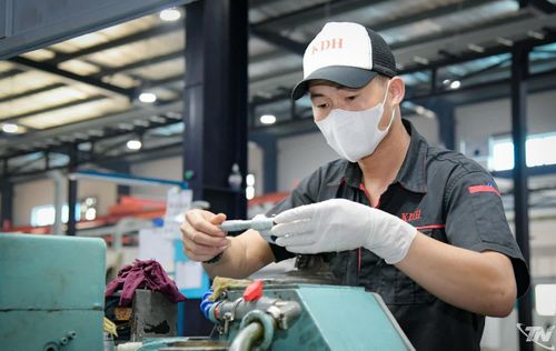 Môi trường làm việc theo ca, kíp, áp lực cao đòi hỏi người lao động không chỉ có tay nghề mà còn phải có kỷ luật và khả năng thích nghi.