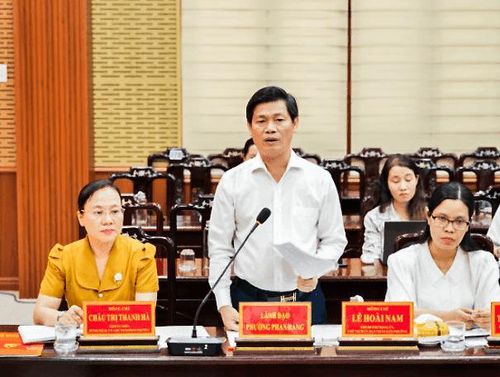 Đại diện lãnh đạo phường Phan Rang phát biểu tại buổi giám sát. Ảnh: Thanh Xuân