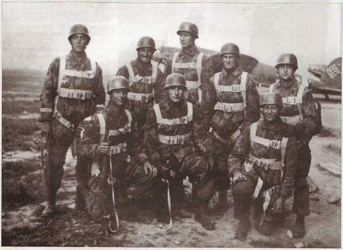 Nhóm lính dù Waffen-SS trực tiếp tham gia Chiến dịch OLJ. (Nguồn: Espionagehistoryarchive.com)