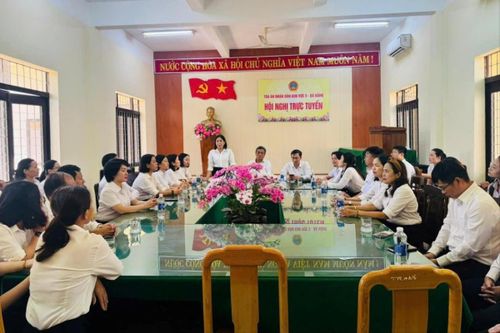 Quang cảnh buổi sinh hoạt chuyên đề với chủ đề "Nâng cao ý thức trách nhiệm của đảng viên trong thực hiện nhiệm vụ gắn với hoạt động về nguồn" của Chi bộ TAND khu vực 5 - Đà Nẵng và Chi bộ 16 TAND TP. Đà Nẵng.