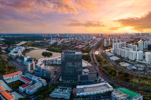 Phú Mỹ Hưng chuyển mình từ vùng đất hoang vu vắng bóng người thành một trong những khu đô thị hiện đại bậc nhất TP.HCM. Ảnh: Tư liệu, Quỳnh Danh.