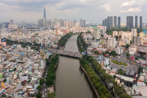  Dự án cải tạo rạch Xuyên Tâm có tổng chiều dài gần 9 km, gồm tuyến chính dài khoảng 6,6 km từ kênh Nhiêu Lộc - Thị Nghè đến sông Vàm Thuật và ba nhánh Cầu Sơn, Bình Lợi, Bình Triệu dài hơn 2,2 km. Tổng mức đầu tư của dự án hơn 17.000 tỷ đồng. 