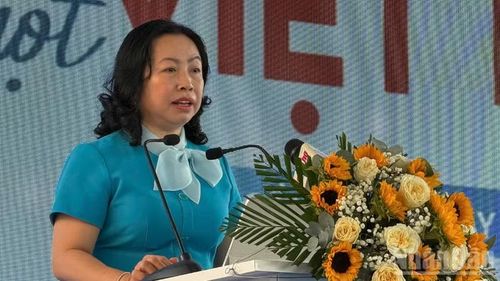Bà Thái Thu Xương, Phó Chủ tịch Tổng Liên đoàn Lao động Việt Nam phát biểu tại Chương trình.