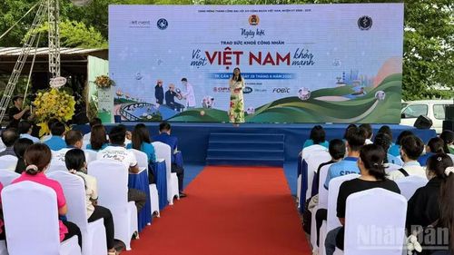 Quang cảnh khai mạc chương trình.