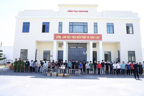Các đối tượng trong đường dây phạm tội.