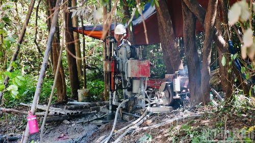 Khoan cọc nhồi làm cầu Mã Đà.