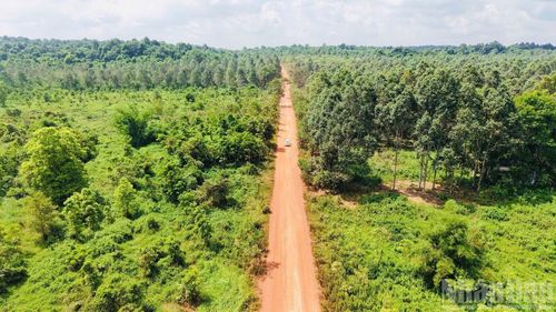 Tuyến đường ĐT 761 hiện vẫn còn đoạn đất đỏ thuộc phường Trị An, thành phố Đồng Nai.
