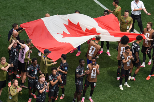 Các cầu thủ Canada ăn mừng tấm vé đầu tiên lọt vào vòng 16 đội World Cup 2026. Ảnh: AP