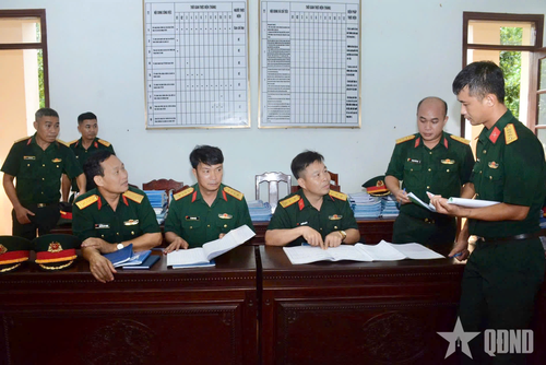  Kiểm tra hệ thống văn kiện, sổ sách của các cơ quan, đơn vị. 