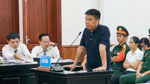  Bị cáo Nguyễn Văn Hậu tại phiên tòa. Ảnh: PHÙNG ANH 