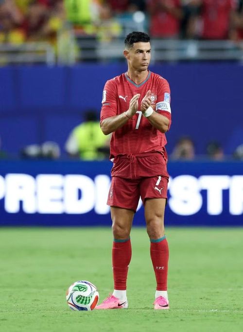 Dù thay giày, vận may của Ronaldo cũng không cải thiện.
