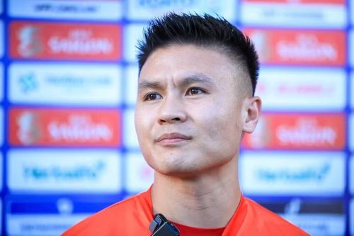 Vừa qua, tiền vệ Nguyễn Quang Hải được bầu làm đội trưởng đội tuyển Việt Nam. Ảnh: VFF.