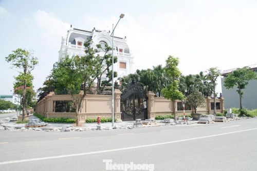 Ngôi biệt thự nằm ở tổ dân phố Lẽ, phường Thuận Thành (Bắc Ninh). Ảnh: Nguyễn Thắng