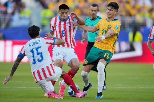 Lối chơi áp sát, bọc lót tốt đang là điểm tựa của Paraguay