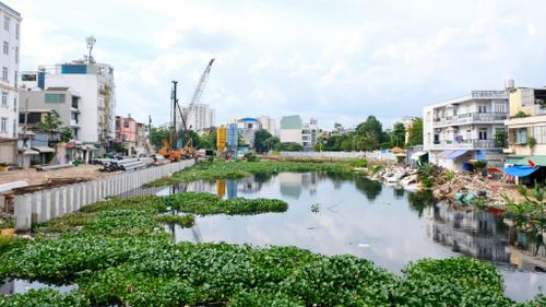 Mặt bằng trên đường Bùi Đình Túy.