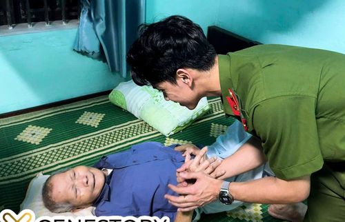 Công an Thanh Hóa đến tận nhà thu nhận mẫu ADN đối với các trường hợp thân nhân liệt sỹ già yếu, đi lại khó khăn