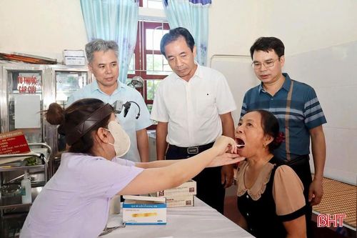 Kết thúc đợt khám cao điểm, đã có 8.072 người dân được khám sức khỏe định kỳ và khám sàng lọc miễn phí.