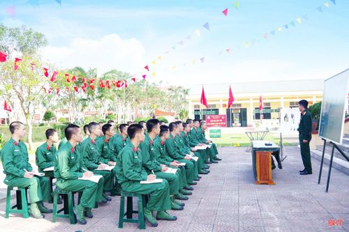 Các binh nhì tiếp tục được bồi dưỡng lý luận chính trị, trang bị kỹ năng để đáp ứng yêu cầu nhiệm vụ cụ thể sau khi được biên chế về các đơn vị trực thuộc Bộ CHQS tỉnh.