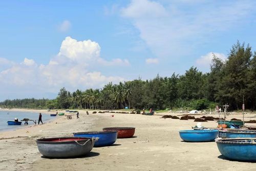 Vẻ đẹp bình yên trên bãi Nồm ở xã đảo Tam Hải. (Ảnh: Đỗ Trưởng/TTXVN)