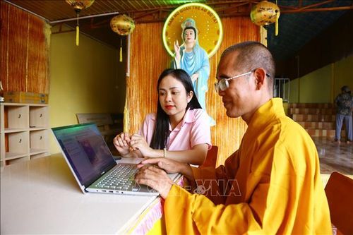 Tuyên truyền an toàn thông tin trên không gian mạng cho các chức sắc tôn giáo ở Đồng Nai. Ảnh: Lê Xuân-TTXVN