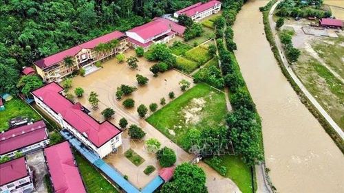 Mưa lớn gây ngập úng khu vực trung tâm xã Lâm Bình, tỉnh Tuyên Quang. Ảnh: TTXVN phát