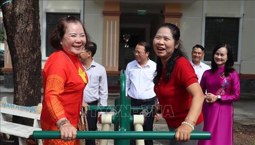 Mô hình không chỉ tổ chức khám, tư vấn sức khỏe mà còn kết hợp nhiều hoạt động phục hồi chức năng và chăm sóc tinh thần cho người cao tuổi.