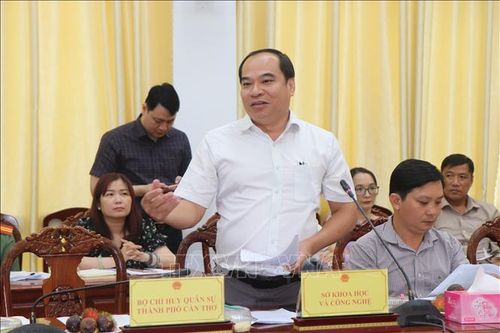 Ông Nguyễn Hữu Thanh Bình, Phó Giám đốc Sở Khoa học và Công nghệ thành phố Cần Thơ đề xuất, kiến nghị đoàn công tác tháo gỡ khó khăn kết nối giải quyết quyết thủ tục hành chính giữa các bộ, ngành.
