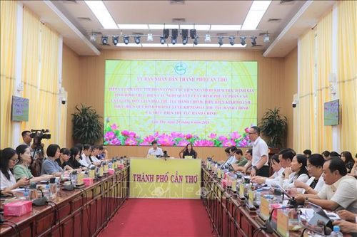 Quang cảnh buổi làm việc.
