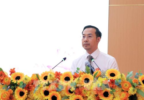 Chủ tịch HĐND tỉnh An Giang Nguyễn Thanh Nhàn phát biểu tại kỳ họp. Ảnh: Lê Huy Hải - TTXVN